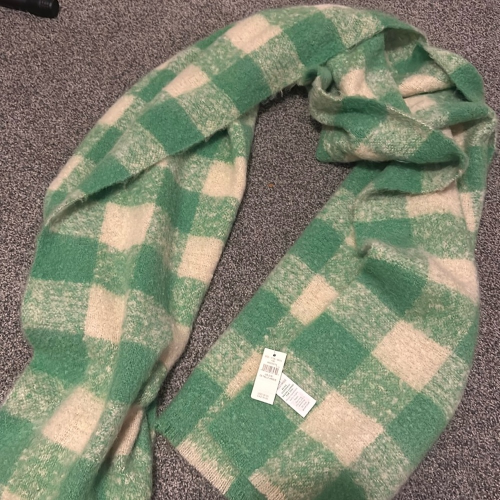 Aerie scarf